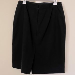 Pencil skirt from banana republic. In great condition!